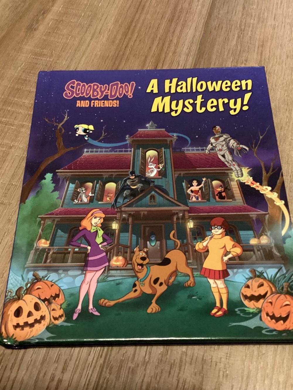 Golden Books Scooby Doo and Friends A Halloween Mystery Book NEW